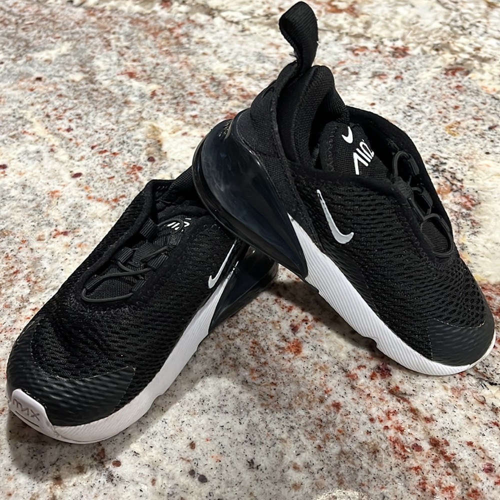 Black Size 8 toddler Nike Air Max 270’s tennis shoes